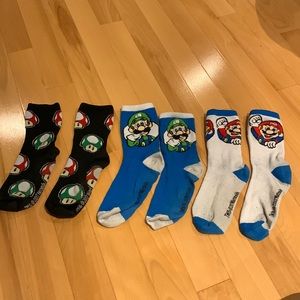 ✏️🆓 with $25 purchase - 3 Youth Super Mario socks - shoe size Youth 3-5